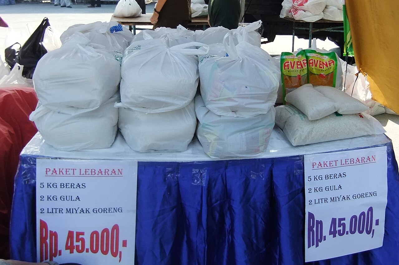 Penyaluran bansos gianyar